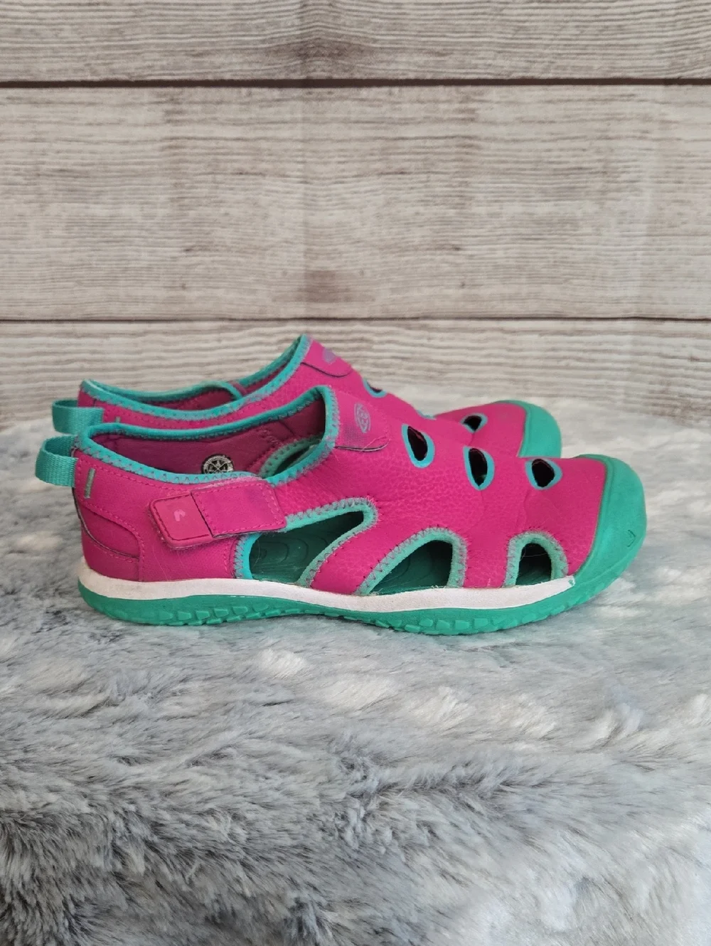 Keen Pink/Teal Water Shoes, Girls Size 5